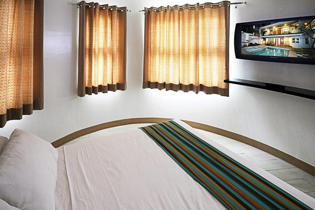 Bluewaves Westcliff Villa Balabag  Habitación foto